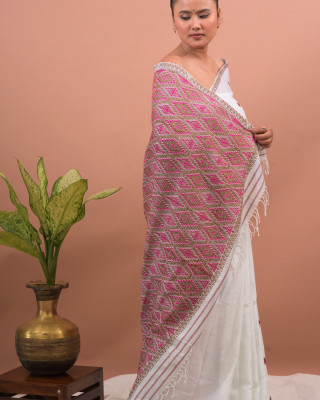 Cotton White Handwoven Saree Pink And Golden Border